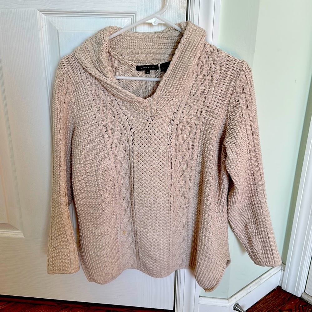 100% cotton cream sweater! Soft, warm and beautiful pattern.